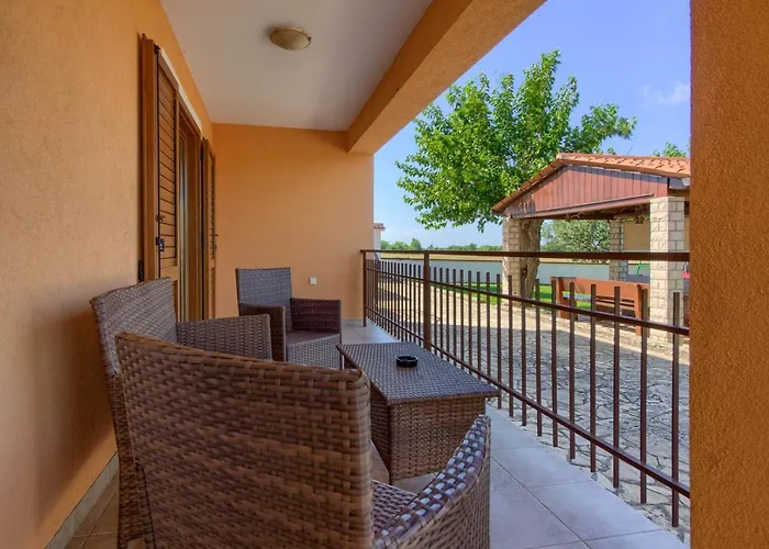 Sani With Private Pool Near Pula And Rovinj