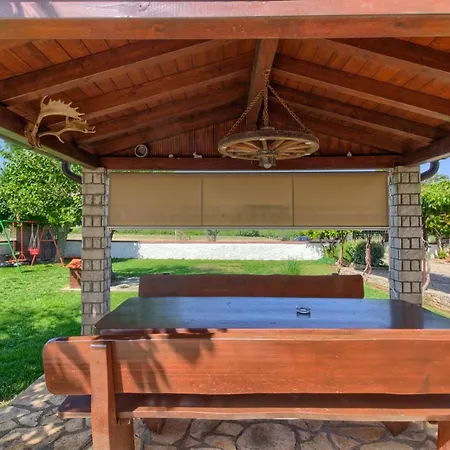 فيلة Sani With Private Pool Near Pula And Rovinj