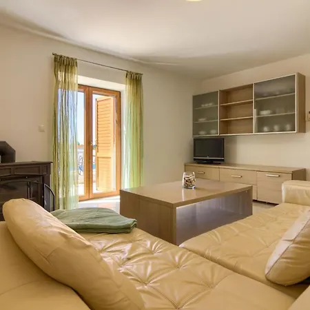 Sani With Private Pool Near Pula And Rovinj * فودنيان