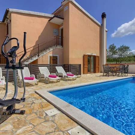 Sani With Private Pool Near Pula And Rovinj * فودنيان